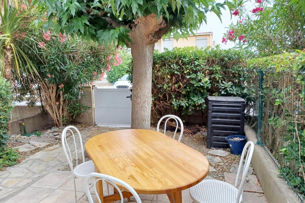 Saint-Pierre-la-Mer  Entre Mer Et Garrigue מראה חיצוני תמונה